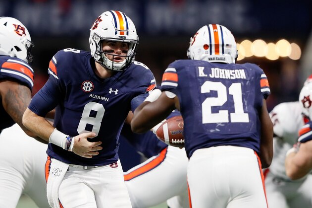 ATLANTA, GA - DECEMBER 02: Jarrett Stidham #8 of the Auburn Tigers hands off to Kerryon Johnson #21 during the first half against the Georgia Bulldogs in the SEC Championship at Mercedes-Benz Stadium on December 2, 2017 in Atlanta, Georgia. (Photo by Jamie Squire/Getty Images)