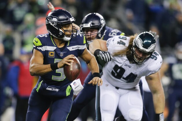 SEATTLE, WA - DECEMBER 03: Quarterback Russell Wilson #3 of the Seattle Seahawks scrambles in the third quarter at against the Philadelphia Eagles CenturyLink Field on December 3, 2017 in Seattle, Washington. (Photo by Jonathan Ferrey/Getty Images)