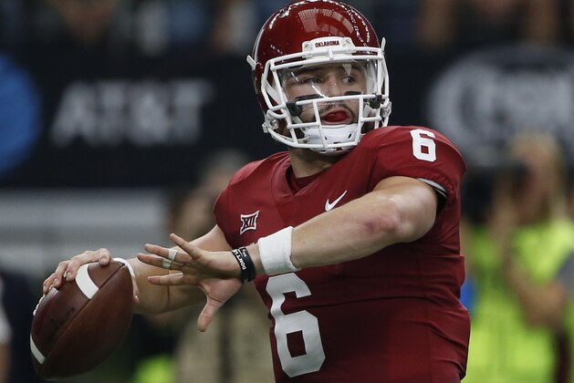 ARLINGTON, TX - DECEMBER 2: Baker Mayfield #6 of the Oklahoma Sooners looks to throw against the TCU Horned Frogs in the first half during the Big 12 Championship at AT&T Stadium on December 2, 2017 in Arlington, Texas. (Photo by Ron Jenkins/Getty Images)