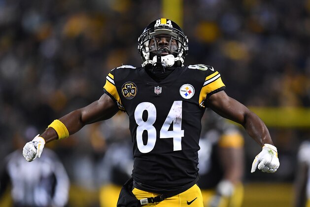 PITTSBURGH, PA - NOVEMBER 26: Antonio Brown #84 of the Pittsburgh Steelers in action during the game against the Green Bay Packers at Heinz Field on November 26, 2017 in Pittsburgh, Pennsylvania. (Photo by Joe Sargent/Getty Images)