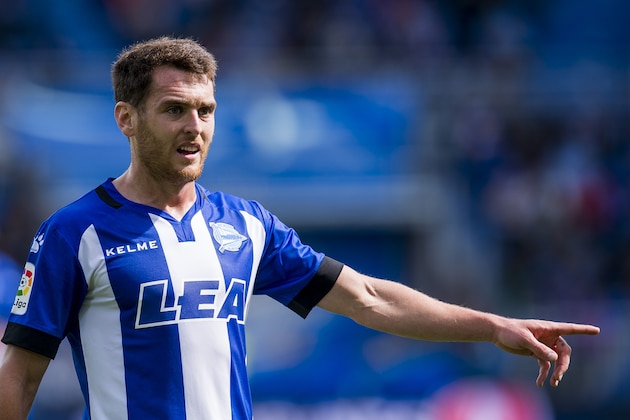 VITORIA-GASTEIZ, SPAIN - SEPTEMBER 17:  Ibai Gomez of Deportivo Alaves reacts during the La Liga match between Deportivo Alaves and Villarreal CF at Mendizorroza stadium on September 17, 2017 in Vitoria-Gasteiz, Spain.  (Photo by Juan Manuel Serrano Arce/Getty Images)