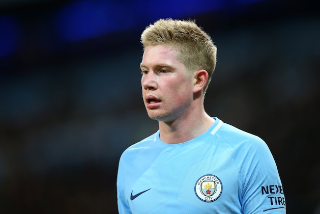 MANCHESTER, ENGLAND - DECEMBER 03:  Kevin De Bruyne of Manchester City looks on during the Premier League match between Manchester City and West Ham United at Etihad Stadium on December 3, 2017 in Manchester, England.  (Photo by Alex Livesey - Danehouse/Getty Images)