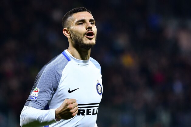 Inter Milan's Argentinian forward Mauro Icardi celebrates after scoring a goal during the Italian Serie A football match between Cagliari and Inter Milan on November 25, 2017 at the Sardegna stadium in Cagliari. / AFP PHOTO / ALBERTO PIZZOLI        (Photo credit should read ALBERTO PIZZOLI/AFP/Getty Images)