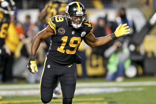 Pittsburgh Steelers wide receiver JuJu Smith-Schuster (19) celebrates after Antonio Brown made a touchdown catch during an NFL football game against the Tennessee Titans in Pittsburgh, Thursday, Nov. 16, 2017, in Pittsburgh. (AP Photo/Keith Srakocic)