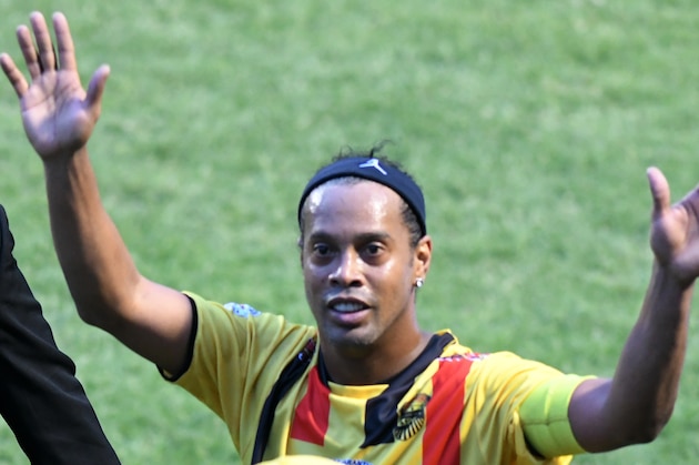 Brazilian football star Ronaldinho waves at the Honduran fans at the Nacional stadium in Tegucigalpa on July 30, 2017 at the end of a friendly match 'for peace in Honduras' between the champion Motagua, from Tegucigalpa, and San Pedro Sula's Real Espana. / AFP PHOTO / Orlando SIERRA        (Photo credit should read ORLANDO SIERRA/AFP/Getty Images)