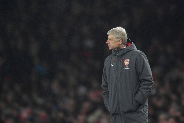 LONDON, ENGLAND - DECEMBER 02:  Arsene Wenger of Arsenal looks on during the Premier League match between Arsenal and Manchester United at Emirates Stadium on December 2, 2017 in London, England.  (Photo by Laurence Griffiths/Getty Images)