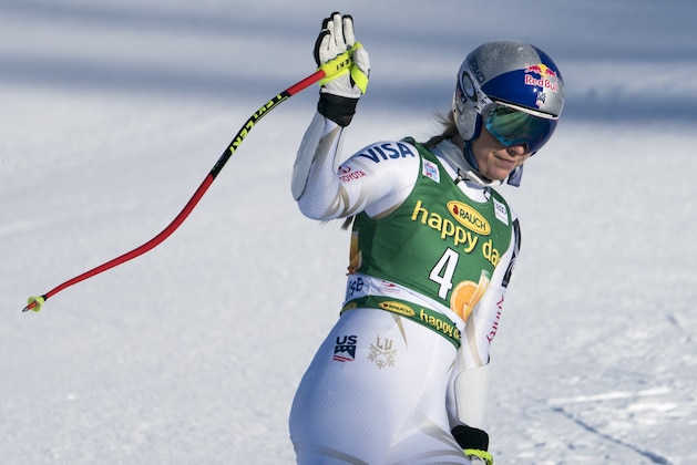 Lindsey Vonn of the US waves to the crowd as she exits the finish area during the FIS Ski World Cup Women's Super G on December 3, 2017 in Lake Louise, Canada. / AFP PHOTO / DON EMMERT        (Photo credit should read DON EMMERT/AFP/Getty Images)
