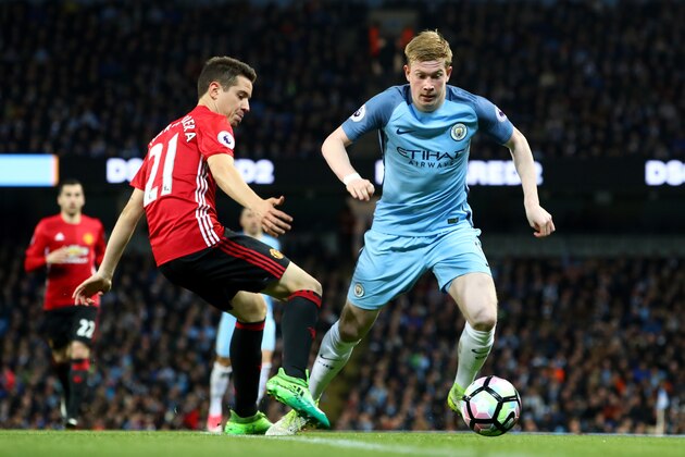 MANCHESTER, ENGLAND - APRIL 27:  Kevin De Bruyne of Manchester City takes on Ander Herrera of Manchester United during the Premier League match between Manchester City and Manchester United at Etihad Stadium on April 27, 2017 in Manchester, England.  (Photo by Clive Brunskill/Getty Images)