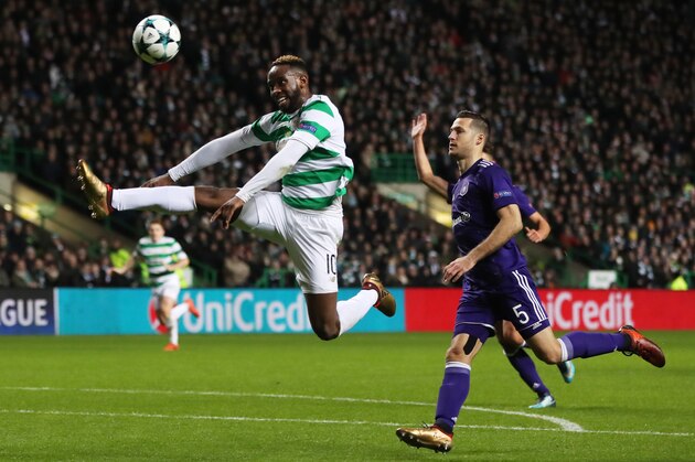 GLASGOW, SCOTLAND - DECEMBER 05: Moussa Dembele of Celtic tries to reach a cross during the UEFA Champions League group B match between Celtic FC and RSC Anderlecht at Celtic Park on December 5, 2017 in Glasgow, United Kingdom. (Photo by Ian MacNicol/Getty Images)