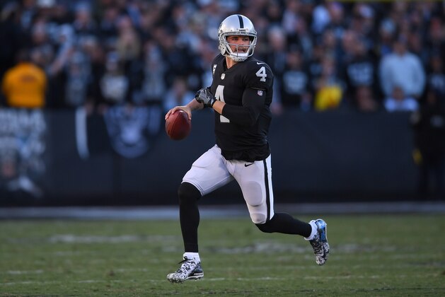 OAKLAND, CA - DECEMBER 03:  Derek Carr #4 of the Oakland Raiders looks to throw a pass while scrambling with the ball against the New York Giants during their NFL football game at Oakland-Alameda County Coliseum on December 3, 2017 in Oakland, California.  (Photo by Thearon W. Henderson/Getty Images)