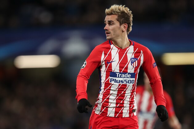 LONDON, ENGLAND - DECEMBER 05: Antoine Griezmann of Atletico Madrid during the UEFA Champions League group C match between Chelsea FC and Atletico Madrid at Stamford Bridge on December 5, 2017 in London, United Kingdom. (Photo by Robbie Jay Barratt - AMA/Getty Images)