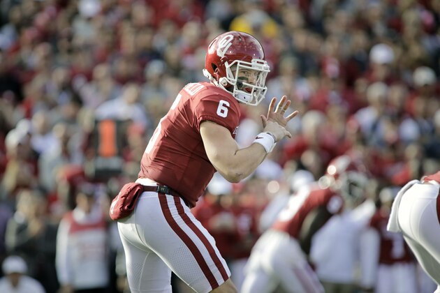 NORMAN, OK - NOVEMBER 25: Quarterback Baker Mayfield #6 of the Oklahoma Sooners prepares to take a snap against the West Virginia Mountaineers at Gaylord Family Oklahoma Memorial Stadium on November 25, 2017 in Norman, Oklahoma. Oklahoma defeated West Virginia 59-31. (Photo by Brett Deering/Getty Images)