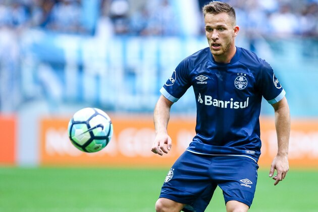 PORTO ALEGRE, BRAZIL - OCTOBER 01: Arthur of Gremio during the match Gremio v Fluminense as part of Brasileirao Series A 2017, at Arena do Gremio on October 01, 2017, in Porto Alegre, Brazil. (Photo by Lucas Uebel/Getty Images)