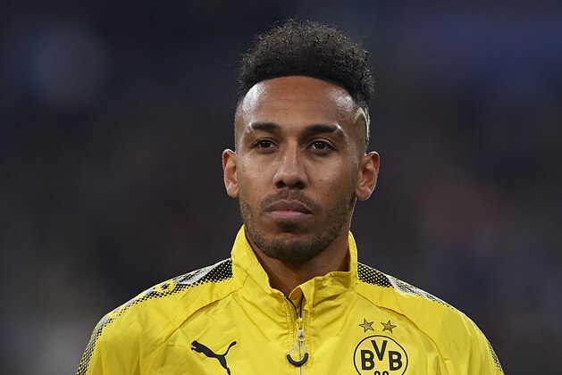 MADRID, SPAIN - DECEMBER 06:  Pierre-Emerick Aubameyang of Borussia Dortmund looks on prior to the UEFA Champions League group H match between Real Madrid and Borussia Dortmund at Estadio Santiago Bernabeu on December 6, 2017 in Madrid, Spain.  (Photo by Manuel Queimadelos Alonso/Getty Images)