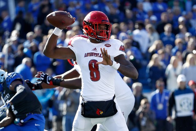 LEXINGTON, KY - NOVEMBER 25:  Lamar Jackson #8 of the Louisville Cardinals throws a  pass against the Kentucky Wildcats during the game at Commonwealth Stadium on November 25, 2017 in Lexington, Kentucky.  (Photo by Andy Lyons/Getty Images)