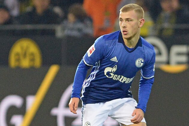 DORTMUND, GERMANY - NOVEMBER 25: Max Meyer of Schalke controls the ball during the Bundesliga match between Borussia Dortmund and FC Schalke 04 at Signal Iduna Park on November 25, 2017 in Dortmund, Germany. (Photo by TF-Images/TF-Images via Getty Images)