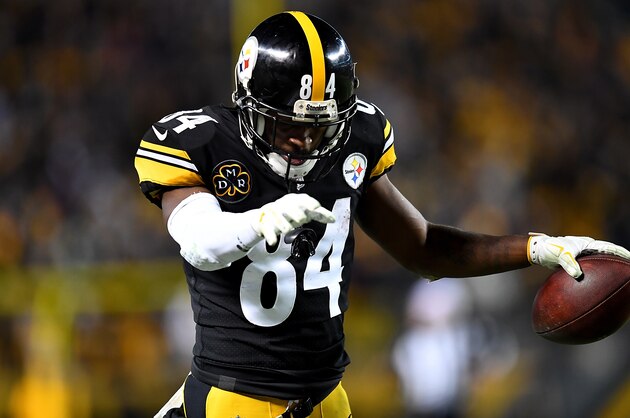 PITTSBURGH, PA - DECEMBER 10: Antonio Brown #84 of the Pittsburgh Steelers reacts after a reception for a first down in the fourth quarter during the game against the Baltimore Ravens at Heinz Field on December 10, 2017 in Pittsburgh, Pennsylvania. (Photo by Joe Sargent/Getty Images)