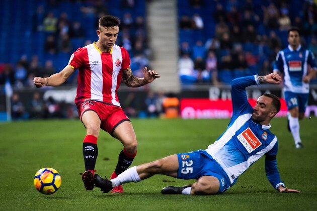 BARCELONA, SPAIN - DECEMBER 11:  Sergi Darder of RCD Espanyol tackles Pablo Maffeo of Girona FC during the La Liga match between RCD Espanyol and Girona FC at RCDE Stadium on December 11, 2017 in Barcelona, Spain.  (Photo by Alex Caparros/Getty Images)
