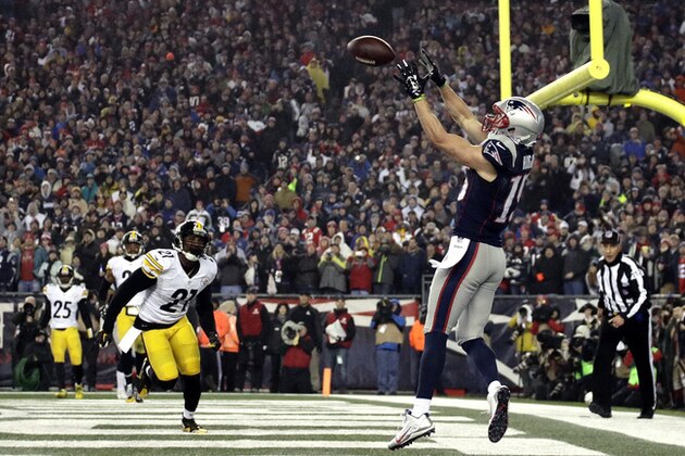 New England Patriots wide receiver Chris Hogan (15) makes a touchdown reception during the first half of the AFC championship NFL football game against the Pittsburgh Steelers, Sunday, Jan. 22, 2017, in Foxborough, Mass. (AP Photo/Matt Slocum)