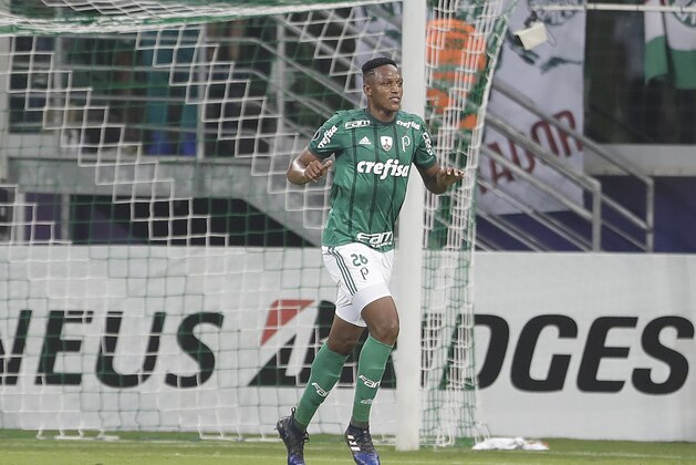 Yerry Mina of Brazil's Palmeiras celebrates after scoring against Argentina's Atletico Tucuman during a Copa Libertadores soccer match in Sao Paulo, Brazil, Wednesday, May 24, 2017. (AP Photo/Andre Penner)