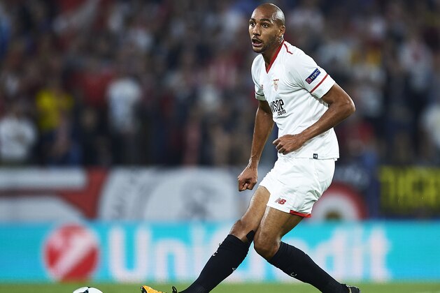 SEVILLE, SPAIN - NOVEMBER 01:  Steven N'Zonzi of Sevilla FC in action during the UEFA Champions League group E match between Sevilla FC and Spartak Moskva at Estadio Ramon Sanchez Pizjuan on November 1, 2017 in Seville, Spain.  (Photo by Aitor Alcalde Colomer/Getty Images)