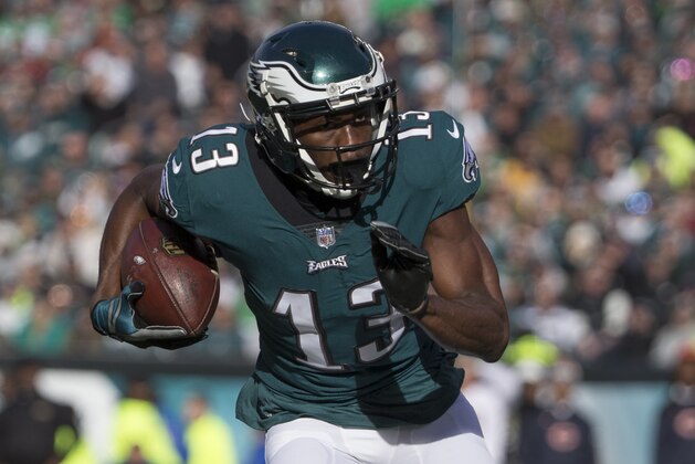 PHILADELPHIA, PA - NOVEMBER 26: Nelson Agholor #13 of the Philadelphia Eagles runs with the ball against the Chicago Bears at Lincoln Financial Field on November 26, 2017 in Philadelphia, Pennsylvania. (Photo by Mitchell Leff/Getty Images)