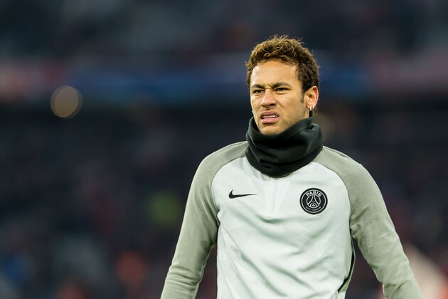 MUNICH, GERMANY - DECEMBER 05: Neymar of Paris Saint-Germain looks on during the UEFA Champions League group B match between Bayern Muenchen and Paris Saint-Germain at Allianz Arena on December 5, 2017 in Munich, Germany. (Photo by TF-Images/TF-Images via Getty Images)