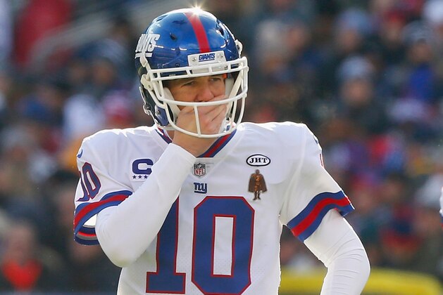 EAST RUTHERFORD, NJ - DECEMBER 10:  (NEW YORK DAILIES OUT)   Eli Manning #10 of the New York Giants in action against the Dallas Cowboys on December 10, 2017 at MetLife Stadium in East Rutherford, New Jersey. The Cowboys defeated the Giants 30-10.  (Photo by Jim McIsaac/Getty Images)