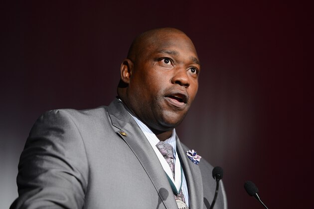 NEW YORK, NY - SEPTEMBER 29:  Former football player Warren Sapp speaks at the 29th Annual Great Sports Legends Dinner to benefit The Buoniconti Fund to Cure Paralysis at The Waldorf Astoria on September 29, 2014 in New York City.  (Photo by Stephen Lovekin/Getty Images for The Buoniconti Fund To Cure Paralysis)