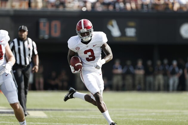NASHVILLE, TN - SEPTEMBER 23: Calvin Ridley #3 of the 'nAlabama Crimson Tide runs after a catch during a game against the Vanderbilt Commodores at Vanderbilt Stadium on September 23, 2017 in Nashville, Tennessee. Alabama won 59-0. (Photo by Joe Robbins/Getty Images)