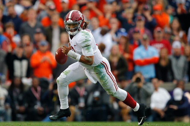 AUBURN, AL - NOVEMBER 25:  Jalen Hurts #2 of the Alabama Crimson Tide looks to pass during the first quarter against the Auburn Tigers at Jordan Hare Stadium on November 25, 2017 in Auburn, Alabama.  (Photo by Kevin C. Cox/Getty Images)