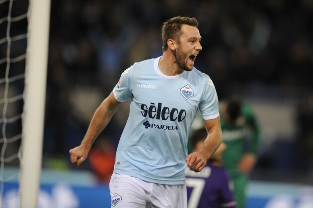 ROME, ROMA - NOVEMBER 26:  Stefan De Vrij of SS Lazio celebrates a opening goal with his team mates during the Serie A match between SS Lazio and ACF Fiorentina at Stadio Olimpico on November 26, 2017 in Rome, Italy.  (Photo by Marco Rosi/Getty Images)
