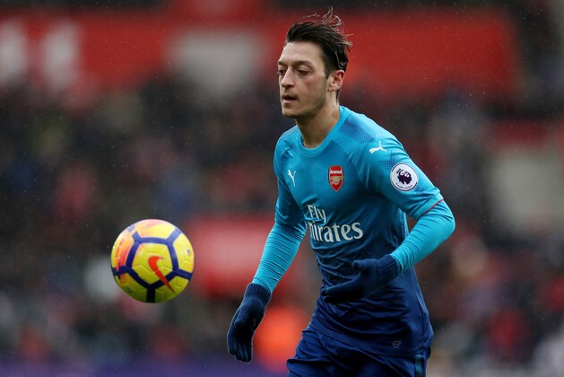 SOUTHAMPTON, ENGLAND - DECEMBER 10: Mesut Ozil of Arsenal during the Premier League match between Southampton and Arsenal at St Mary's Stadium on December 10, 2017 in Southampton, England. (Photo by Catherine Ivill/Getty Images)