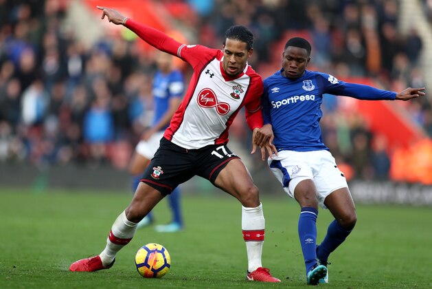 SOUTHAMPTON, ENGLAND - NOVEMBER 26: Virgil van Dijk of Southampton and Ademola Lookman of Everton during the Premier League match between Southampton and Everton at St Mary's Stadium on November 26, 2017 in Southampton, England. (Photo by Catherine Ivill/Getty Images)