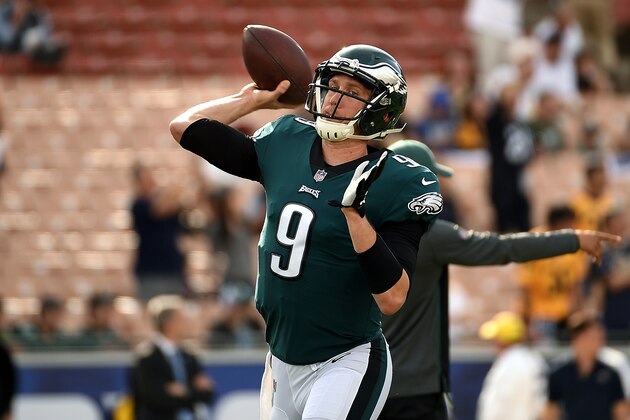LOS ANGELES, CA - DECEMBER 10:  Nick Foles #9 of the Philadelphia Eagles warms up prior to the game against the Los Angeles Rams at the Los Angeles Memorial Coliseum on December 10, 2017 in Los Angeles, California.  (Photo by Kevork Djansezian/Getty Images)