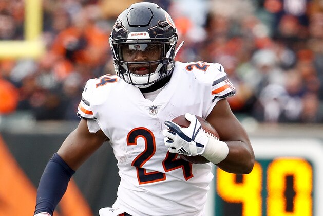 CINCINNATI, OH - DECEMBER 10:  Jordan Howard #24 of the Chicago Bears runs with the ball against the Cincinnati Bengals during the second half at Paul Brown Stadium on December 10, 2017 in Cincinnati, Ohio.  (Photo by Andy Lyons/Getty Images)