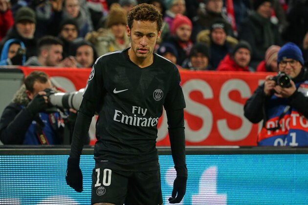 MUNICH, GERMANY - DECEMBER 05: Neymar of Paris Saint-Germain looks dejected during the UEFA Champions League group B match between Bayern Muenchen and Paris Saint-Germain at Allianz Arena on December 5, 2017 in Munich, Germany. (Photo by TF-Images/TF-Images via Getty Images)