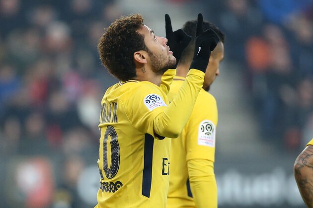 RENNES, FRANCE - DECEMBER 16: Neymar Jr of PSG celebrates his goal during the French Ligue 1 match between Stade Rennais and Paris Saint Germain (PSG) at Roazhon Park on December 16, 2017 in Rennes, France. (Photo by Jean Catuffe/Getty Images)