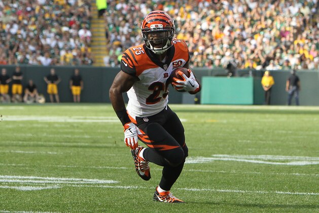 GREEN BAY, WI - SEPTEMBER 24:  Giovani Bernard #25 of the Cincinnati Bengals carries the ball during the first quarter against the Green Bay Packers at Lambeau Field on September 24, 2017 in Green Bay, Wisconsin.  (Photo by Dylan Buell/Getty Images)