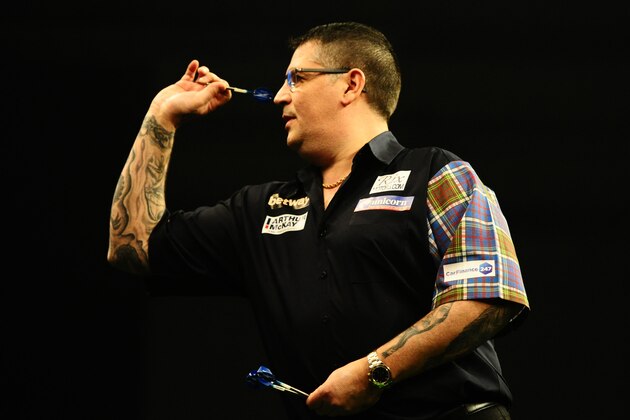 EXETER, UNITED KINGDOM - MARCH 02: Gary Anderson throws during Night Five of the Betway Premier League Darts at Westpoint Arena on March 2, 2017 in Exeter, England. (Photo by Harry Trump/Getty Images)