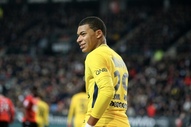 RENNES, FRANCE - DECEMBER 16:  Kylian Mbappe: of Paris Saint-Germain reacts during the Ligue 1 match between Stade Rennes and Paris Saint Germain at Roazhon Park on December 16, 2017 in Rennes.  (Photo by Xavier Laine/Getty Images)