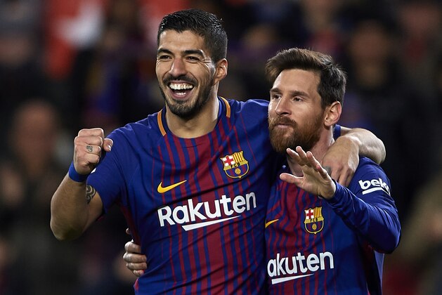 BARCELONA, SPAIN - DECEMBER 17:  Luis Suarez of Barcelona celebrates scoring his team's third goal with his teammate Lionel Messi (R) during the La Liga match between Barcelona and Deportivo de La Coruna at Camp Nou on December 17, 2017 in Barcelona, Spain.  (Photo by Manuel Queimadelos Alonso/Getty Images)