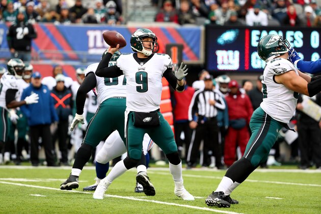 EAST RUTHERFORD, NJ - DECEMBER 17:  Nick Foles #9 of the Philadelphia Eagles looks to throw a pass against the New York Giants during the first half in the game at MetLife Stadium on December 17, 2017 in East Rutherford, New Jersey.  (Photo by Al Bello/Getty Images)