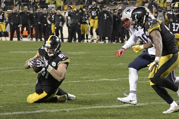 Pittsburgh Steelers tight end Jesse James (81) has a knee down before crossing the goal line with a pass from quarterback Ben Roethlisberger during the second half of an NFL football game against the New England Patriots in Pittsburgh, Sunday, Dec. 17, 2017. (AP Photo/Don Wright) Pittsburgh Steelers tight end Jesse James (81) has a knee down before crossing the goal line with a pass from quarterback Ben Roethlisberger during the second half of an NFL football game against the New England Patriots in Pittsburgh, Sunday, Dec. 17, 2017. (AP Photo/Don Wright)
