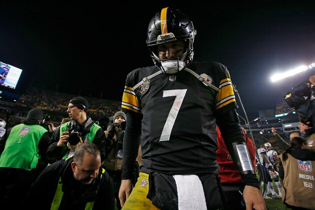 PITTSBURGH, PA - DECEMBER 17: Ben Roethlisberger #7 of the Pittsburgh Steelers walks off the field at the conclusion of the New England Patriots 27-24 win over the Pittsburgh Steelers at Heinz Field on December 17, 2017 in Pittsburgh, Pennsylvania. (Photo by Justin K. Aller/Getty Images)