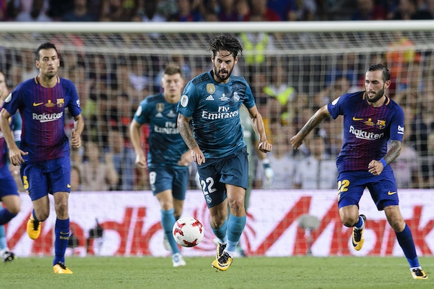 BARCELONA, SPAIN - AUGUST 13: Isco Alarcon of Real Madrid (C) in action during the Supercopa de Espana Final 1st Leg match between FC Barcelona and Real Madrid at Camp Nou on August 13, 2017 in Barcelona, Spain. (Photo by Marcio Rodrigo Machado/Power Sport Images/Getty Images,)