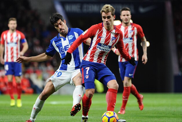 MADRID, SPAIN - DECEMBER 16: Antoine Griezmann, #7 of Atletico de Madrid during The La Liga match between Club Atletico de Madrid and Deportivo Alaves at Wanda Metropolitano on December 16, 2017 in Madrid, Spain. (Photo by Sonia Canada/Getty Images)