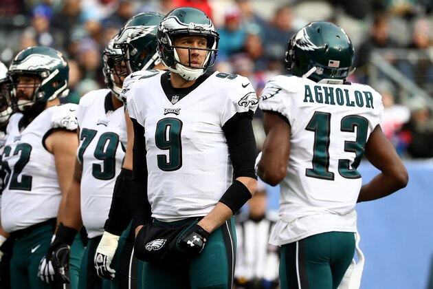 EAST RUTHERFORD, NJ - DECEMBER 17:  Nick Foles #9 of the Philadelphia Eagles looks on against the New York Giants during the game at MetLife Stadium on December 17, 2017 in East Rutherford, New Jersey.  (Photo by Elsa/Getty Images)