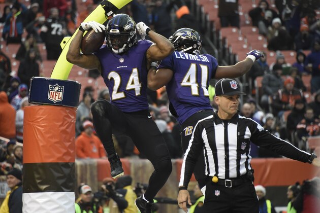 CLEVELAND, OH - DECEMBER 17: Brandon Carr #24 of the Baltimore Ravens celebrates a touch back in the fourth quarter against the Cleveland Browns at FirstEnergy Stadium on December 17, 2017 in Cleveland, Ohio. (Photo by Jason Miller/Getty Images)