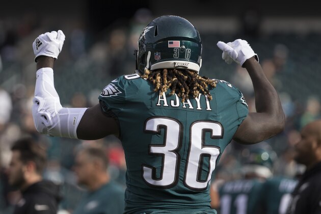 PHILADELPHIA, PA - NOVEMBER 26: Jay Ajayi #36 of the Philadelphia Eagles warms up prior to the game against the Chicago Bears at Lincoln Financial Field on November 26, 2017 in Philadelphia, Pennsylvania. (Photo by Mitchell Leff/Getty Images)